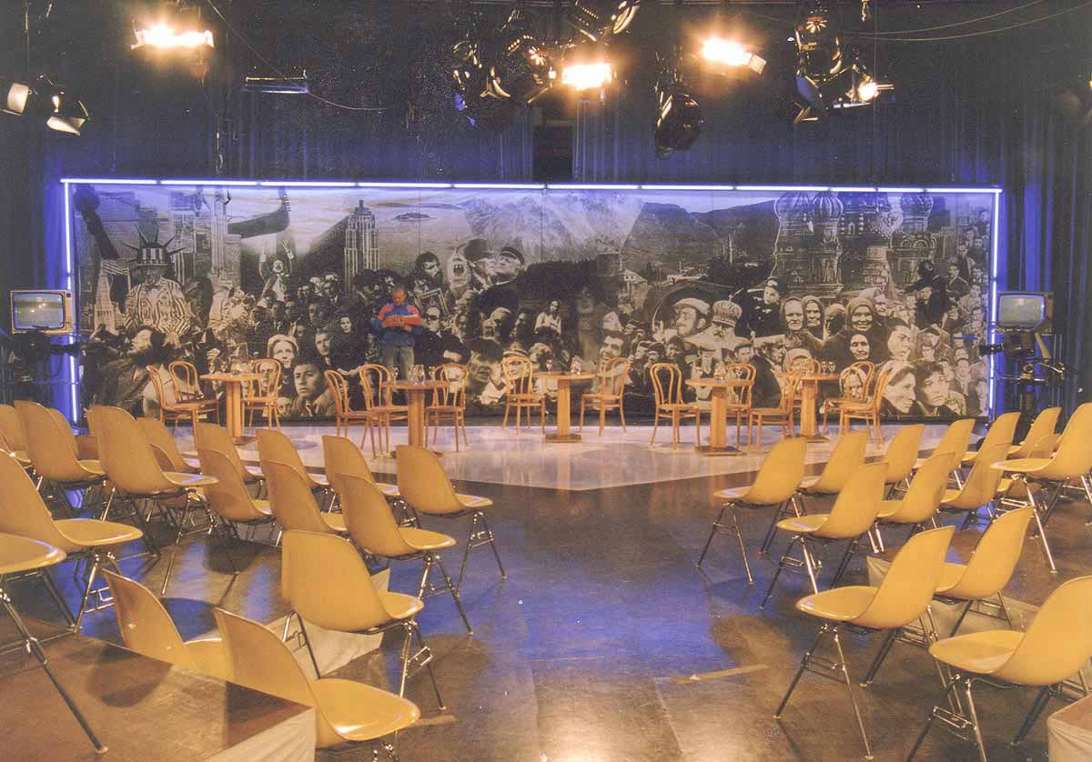 Buehnen Bühnen Bild - Orf Ausstattung "Feindbilder" - Design Planung Dekorationsbau Alexander Milo