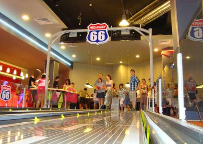 Shopping Center Palas Mall - ein Bowling Entertainment in der Kinder Spielhalle "Teens Up" - Raum Gestaltung Design Milo