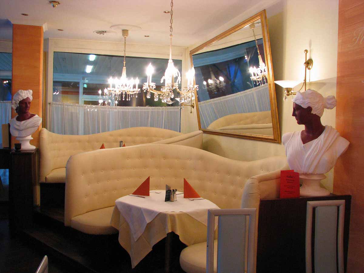 Pizzerie Restaurant Planung - Fabios - ein gemütlicher Sitzbereich im mediterranem Stil von Milo
