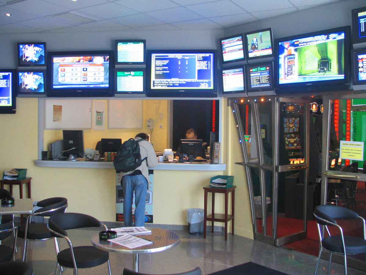 Wettpunkt Zentrale Schwechat - Wettbereich und Eingang ins Slot Machine Casino - Interior Design Planung Milo