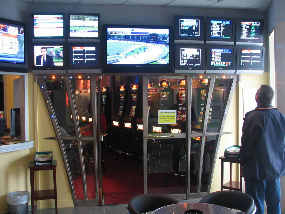 Wettpunkt Schwechat - Eingang in das Slot Machine Casino - Innenarchitektur Interior Design Planung Milo